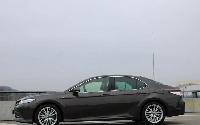 Toyota Camry cena 129000 przebieg: 69050, rok produkcji 2020 z Opoczno małe 704